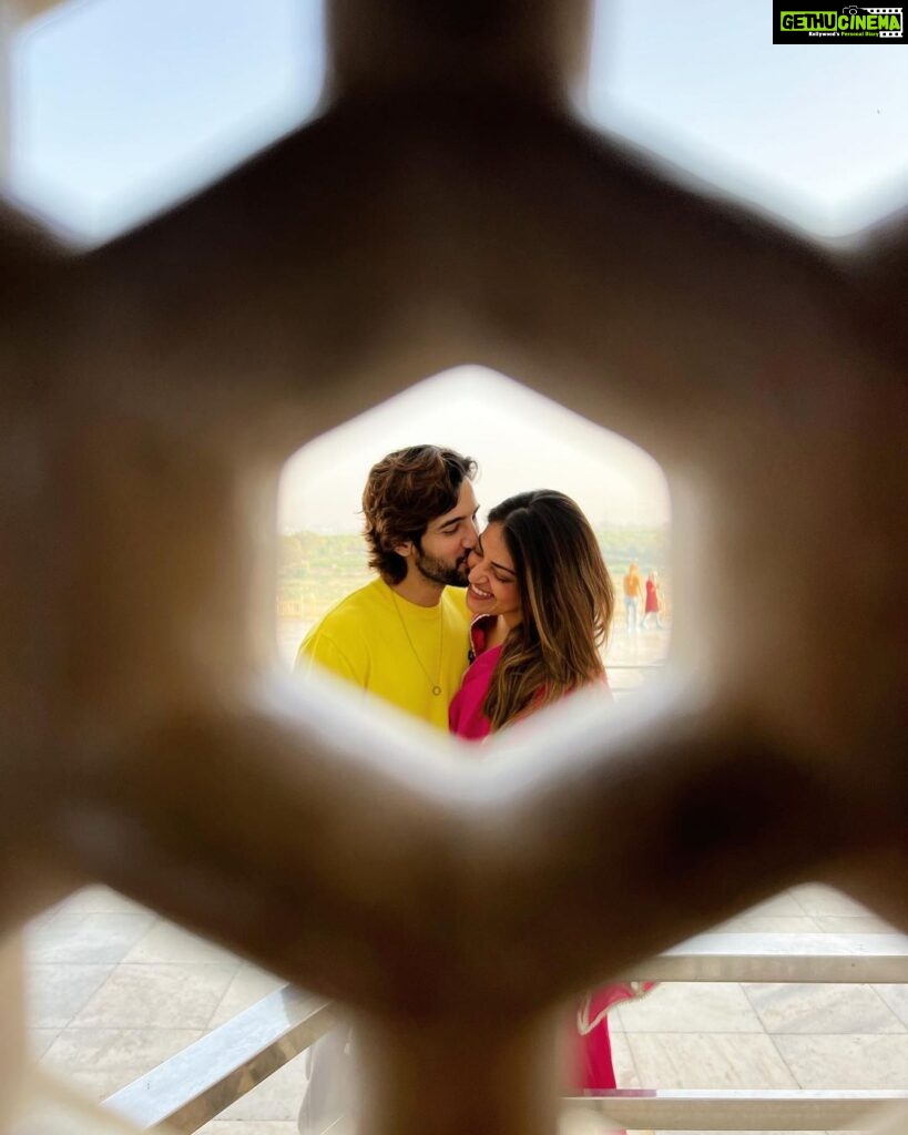 Anushka Ranjan Instagram - Chemistry is Symmetry➕ Taj Mahal
