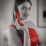 Anushka Ranjan Instagram – Its Fabulous and Fearless just like me!🔥
.
The Carolina Herrera’s Very Good Girl with its seductive rose scent is the badass this time. 😉
.
I have fallen in love with not only its bold and fearless nature but also the iconic stiletto bottle. Why to look somewhere else when you can #FindItOnTataCLiQ #Collab 
.
#GoodGirlCarolinaHerrera #NewOnCLiQ #Ad

Outfit by @meraki_couture1 
Styled by @castelino_priyanka