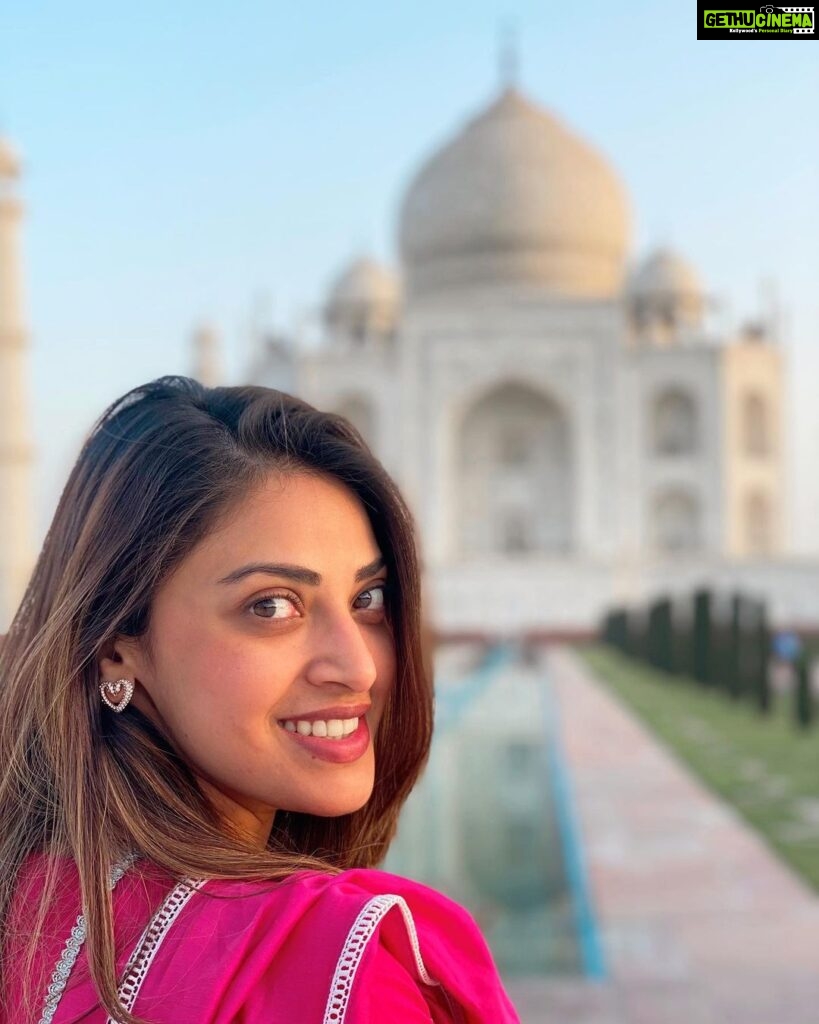Anushka Ranjan Instagram - Beauty all around 🕌 #TajMahal Taj Mahal