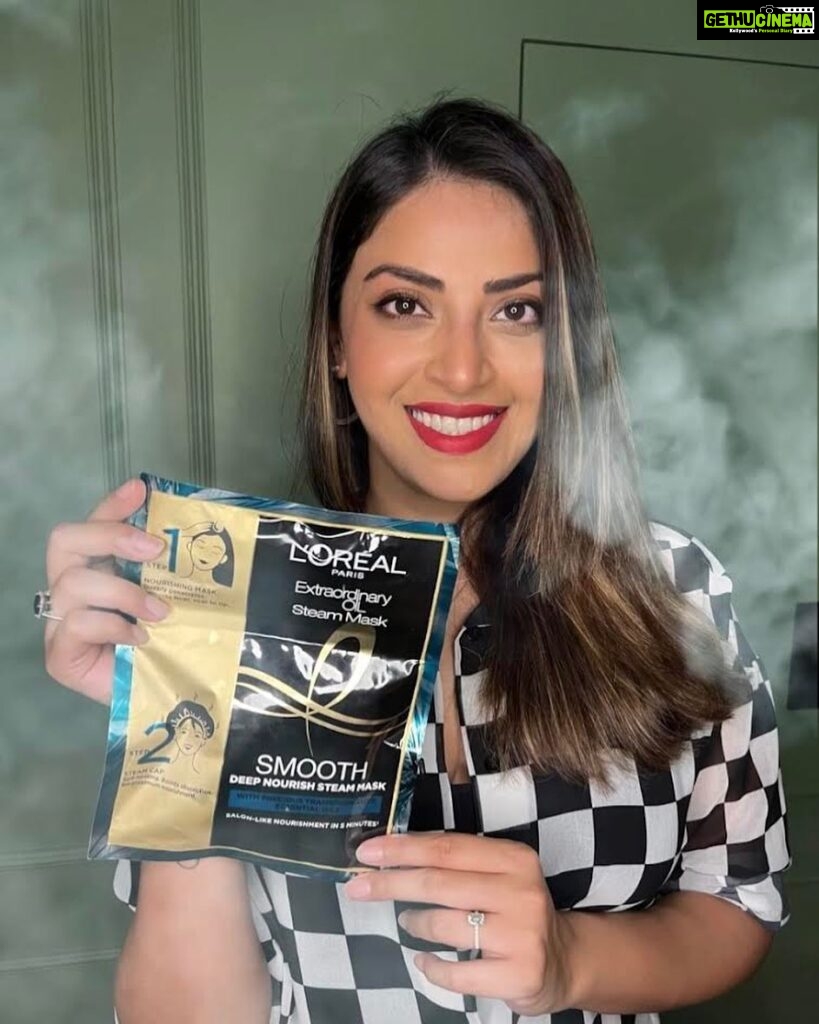 Anushka Ranjan Instagram - Want a hair spa that gives you smooth and stylish hair at home? Try the @lorealparis Ex-oil steam mask that will step up your hair game in just 5 minutes!! Could this get any more exciting? If you haven’t tried this yet, do it now! @lorealparis @flipkart #KeepItSteaming #5MinsSalonHair #ExOilSteamToShine #ExoilSmooth #Collab