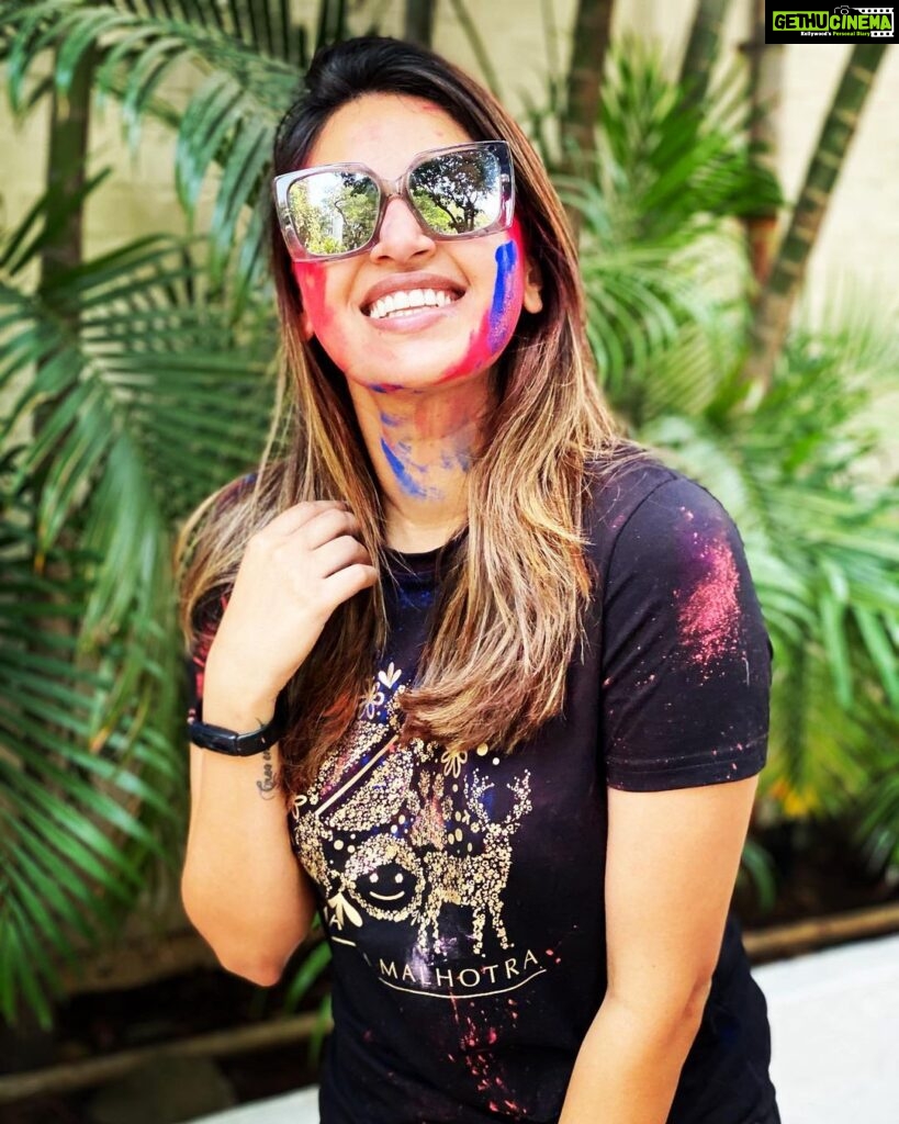 Anushka Ranjan Instagram - Happy Holi beautiful world💚❤️ here’s wishing y’all always have a life full of Color and happiness and lots of big wide smiles 🤓 #HappyHoli