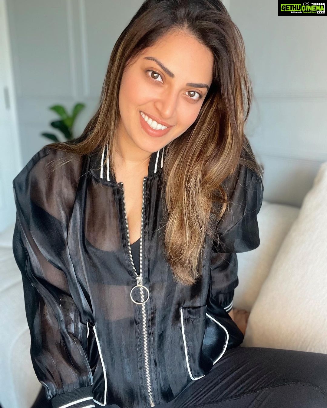 Anushka Ranjan Instagram - It’s zoom calls time again🙄🤙🏼