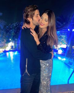 Anushka Ranjan Instagram - Happy 2022 from us to the whole beautiful world 💜 Stay safe and let’s hope this year we get to share more hugs and kisses 🥰 #TwentyTwentyTwo