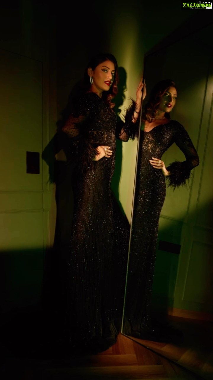 Anushka Ranjan Instagram - Playing in the shadows💚 . . . Photographer: @shivamguptaphotography Hair: @nandanisandha_ Outfit: @rockystarofficial Jewellery: @mehtasons1931 Shoes: @monrowshoes and @id8mediasolutions Stylist: @sheefajgilani Team: @ aashijain_ @sabrinawhite98