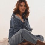 Anushka Ranjan Instagram - 👖💭 . . . 📸 @pehelaggarwal 👗@rivashion @rivaaabhatia 💄@annieemakesart 💇‍♀️ @nandanisandha_