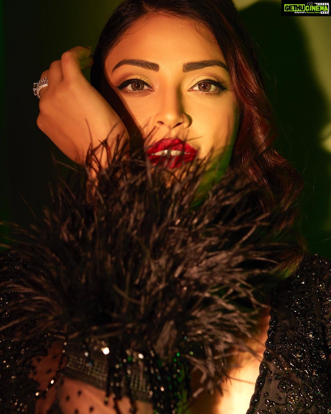 Anushka Ranjan Instagram - Come a little bit closer🐍 . . . Photographer: @shivamguptaphotography Hair: @nandanisandha_ Outfit: @rockystarofficial Jewellery: @mehtasons1931 Shoes: @monrowshoes and @id8mediasolutions Stylist: @sheefajgilani Team: @ aashijain_ @sabrinawhite98