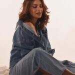Anushka Ranjan Instagram - 👖💭 . . . 📸 @pehelaggarwal 👗@rivashion @rivaaabhatia 💄@annieemakesart 💇‍♀️ @nandanisandha_