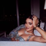 Anushka Ranjan Instagram - नज़र सम्भाल के देखिए🧿 . . . @manishmalhotraworld @anshgemsofficial @dieppj @annieemakesart