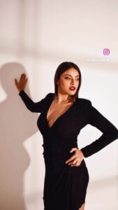 Anushka Ranjan Instagram - Channelling my inner Morticia always with a splash of Wednesday 🖤😈 . . . @pehelaggarwal @rivashion @rivaaabhatia @annieemakesart @nandanisandha_ Mumbai, Maharashtra