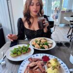 Anushka Ranjan Instagram - Sooo where should I start first? 🥗🍳🥑 Los Angeles, California