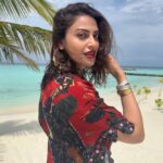 Anushka Ranjan Instagram - The ocean made me saltier☀️🏝️🐚 @baglioniresortmaldives . . . Styled by: @sheefajgilani Assisted by: @shreyaagoel Outfit: @shivanandnarresh Bangles and Rings: @equiivalence @misho_designs Earrings: @zohra_india Coordinated by - @niyoshi.jain @tanyasadwhiny Baglioni Resort Maldives
