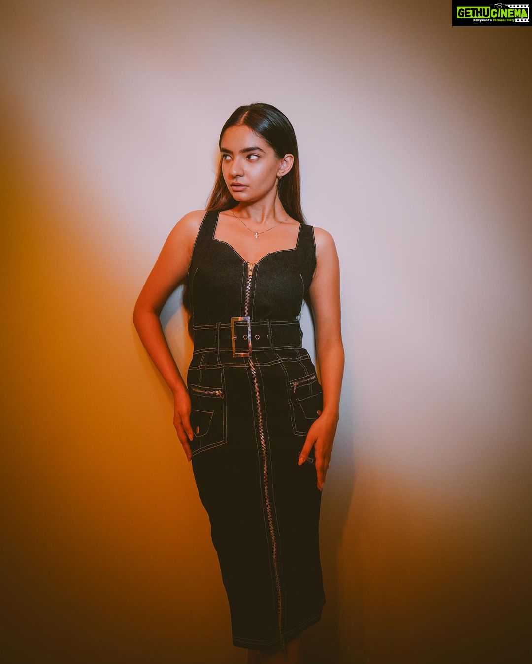 Anushka Sen Instagram - ⛓️👽🖤 Wearing @fashionnova 📸 @smileplease_25
