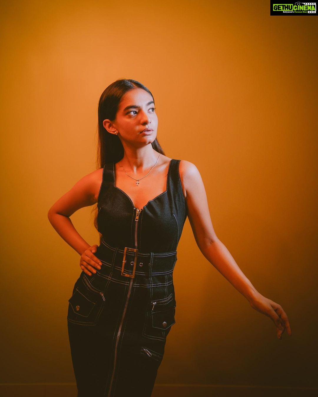 Anushka Sen Instagram - ⛓️👽🖤 Wearing @fashionnova 📸 @smileplease_25