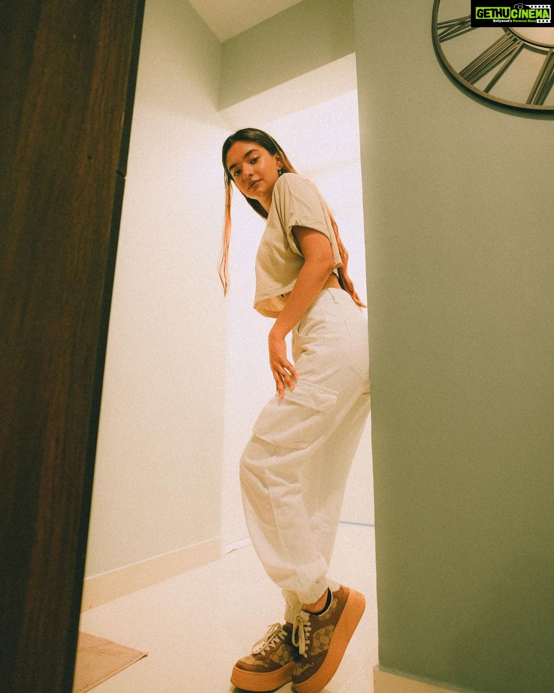 Anushka Sen Instagram - still got time 🪐✨⚡️ . . 📸 @smileplease_25