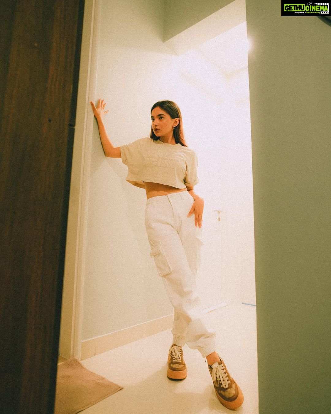 Anushka Sen Instagram - still got time 🪐✨⚡️ . . 📸 @smileplease_25