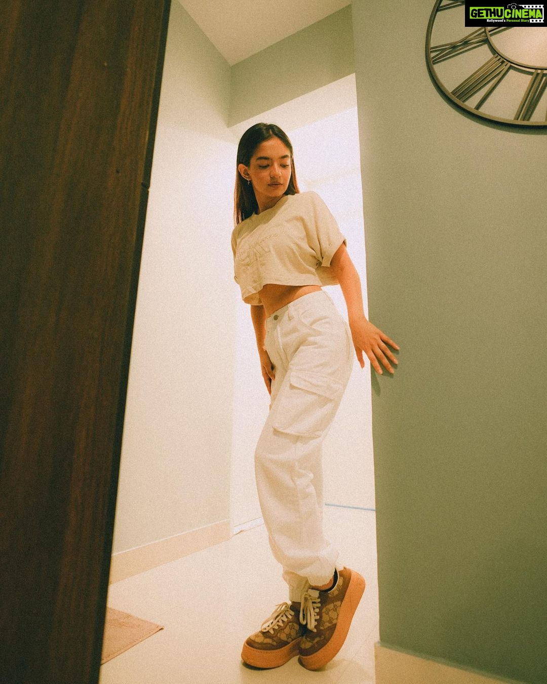 Anushka Sen Instagram - still got time 🪐✨⚡️ . . 📸 @smileplease_25