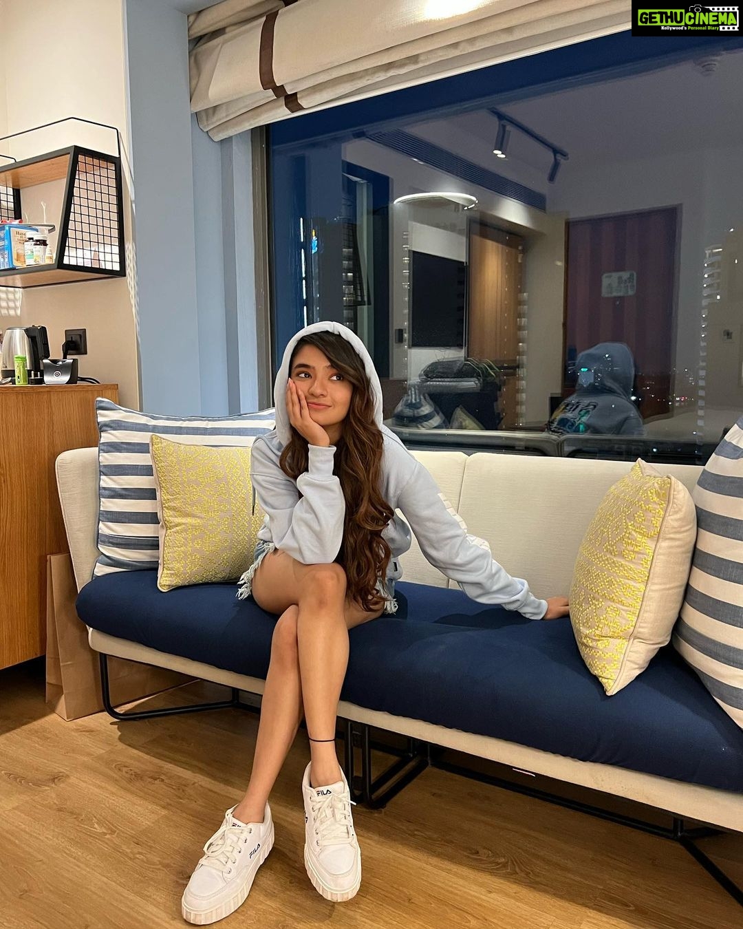 Anushka Sen Instagram - If I was a blue bird, Iād fly to you š . Hoodie @bonkers.corner Bangalore, India