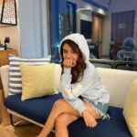 Anushka Sen Instagram - If I was a blue bird, I’d fly to you 🍕 . Hoodie @bonkers.corner Bangalore, India