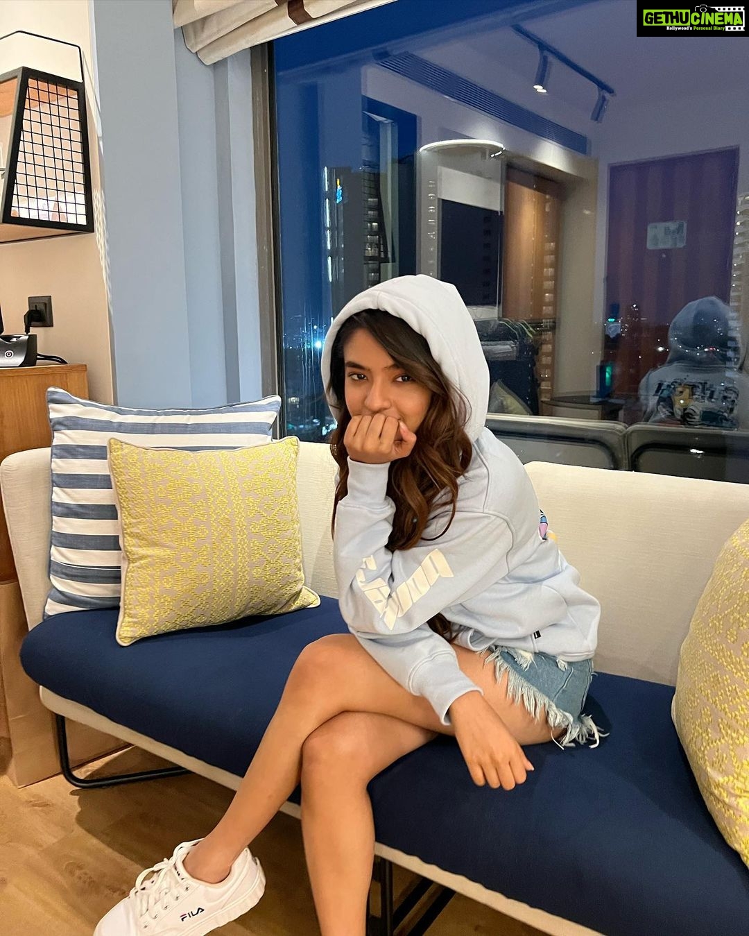 Anushka Sen Instagram - If I was a blue bird, Iād fly to you š . Hoodie @bonkers.corner Bangalore, India