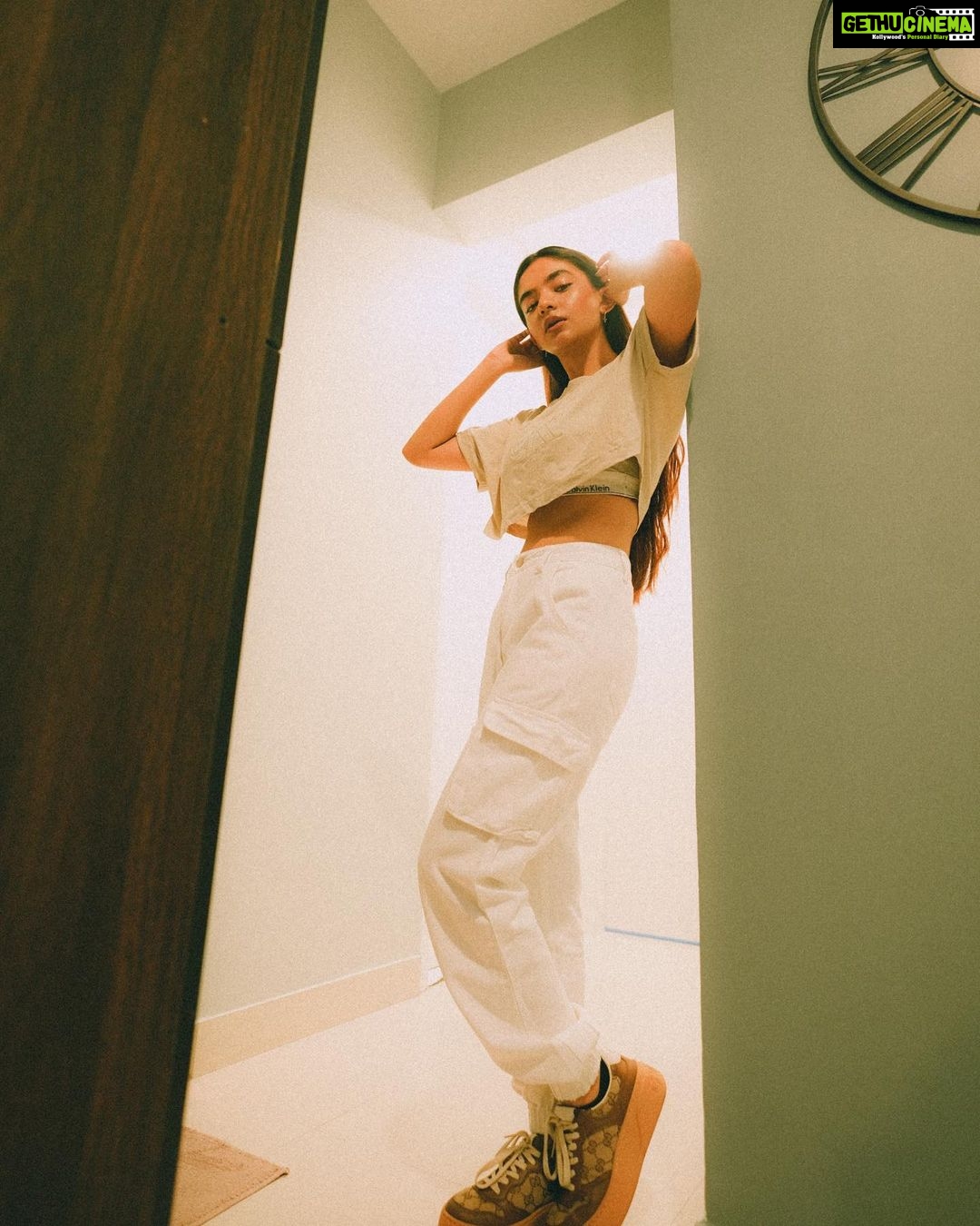 Anushka Sen Instagram - still got time 🪐✨⚡️ . . 📸 @smileplease_25