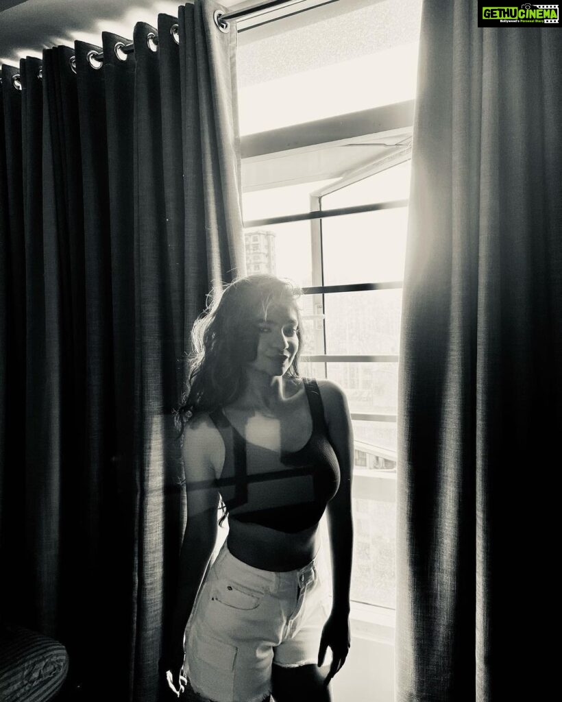 Anushka Sen Instagram - b&w is a vibe