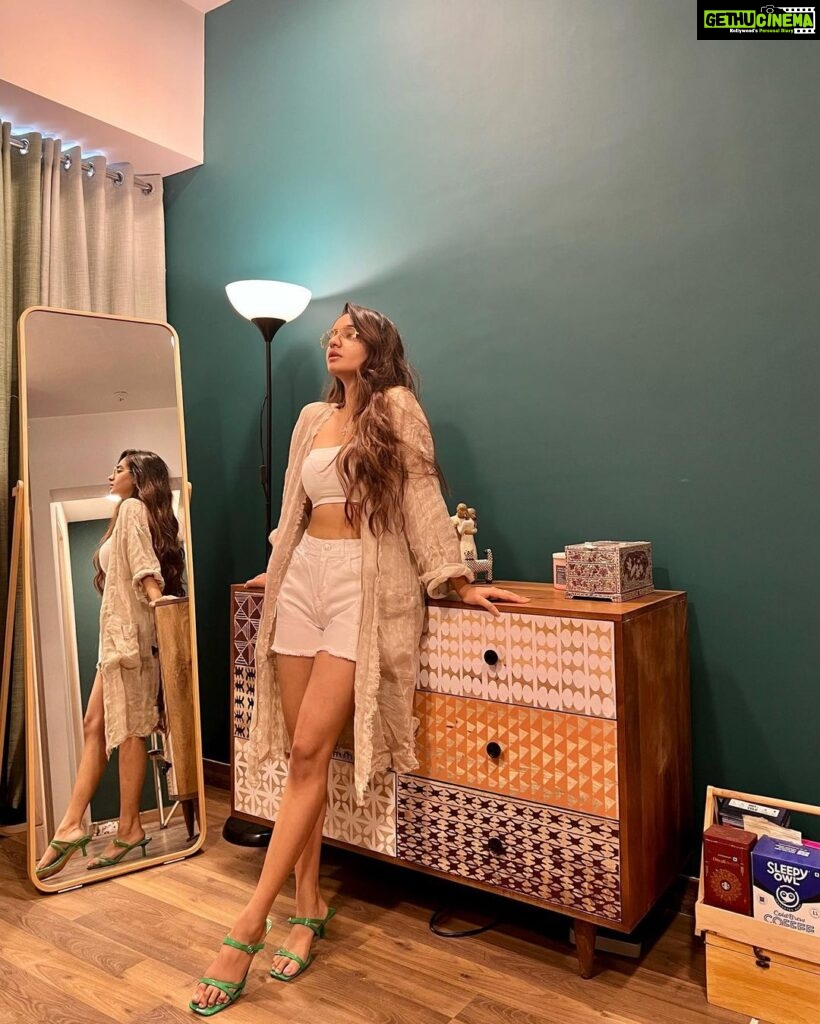 Anushka Sen Instagram - room makeover 🦦