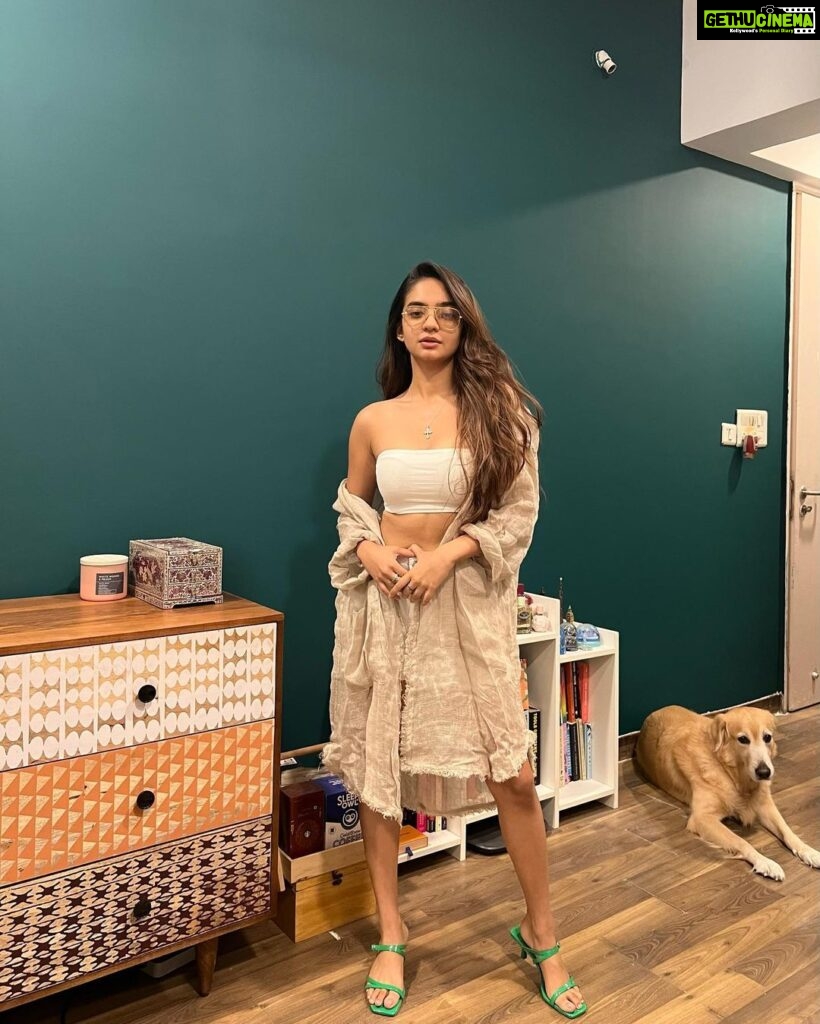 Anushka Sen Instagram - room makeover 🦦