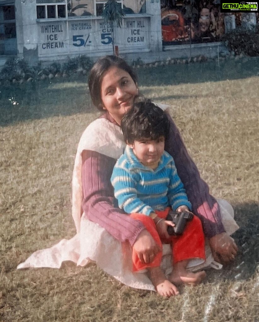 Anushka Sen Instagram - Happy Mother’s Day to my beautiful and lovely mumma!!! I love you so muchh ! Thank you for supporting me always and being the best best mother ever! You deserve the world’s happiness. Thanks for always having my back and making me smile. So lucky to be your daughter. love you maa @rajrupasen11 🧿🥰