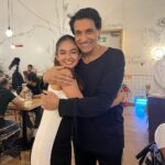 Anushka Sen Instagram - I met Shiamak sir, my dance guru after almost 13 years, my career started with doing a music video and advertisement as a JDC student in SDIPA, and now I’ve been an actor since then, and yesterday sir you gave me so many blessings and wishes, it’s such a surreal moment for me. You are such a wonderful guru, such a genuine and amazing human being , so proud to be your student, once a SDIPA student always an SDIPA student 🧿✨ @shiamakofficial 🙏