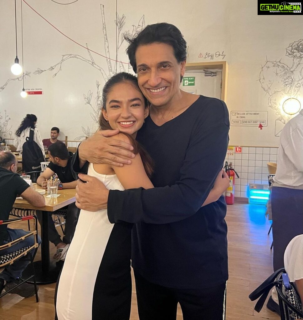 Anushka Sen Instagram - I met Shiamak sir, my dance guru after almost 13 years, my career started with doing a music video and advertisement as a JDC student in SDIPA, and now I’ve been an actor since then, and yesterday sir you gave me so many blessings and wishes, it’s such a surreal moment for me. You are such a wonderful guru, such a genuine and amazing human being , so proud to be your student, once a SDIPA student always an SDIPA student 🧿✨ @shiamakofficial 🙏