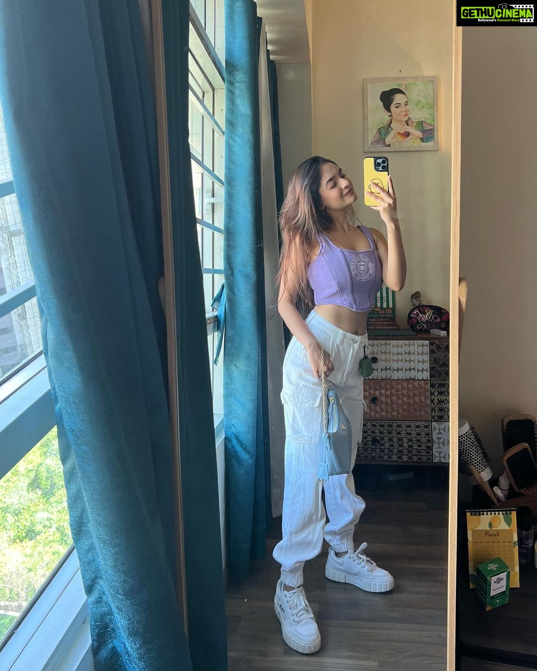 Anushka Sen Instagram - Rose coloured lenses 🐣