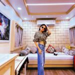 Anushka Sen Instagram - vibe of the week 🦦