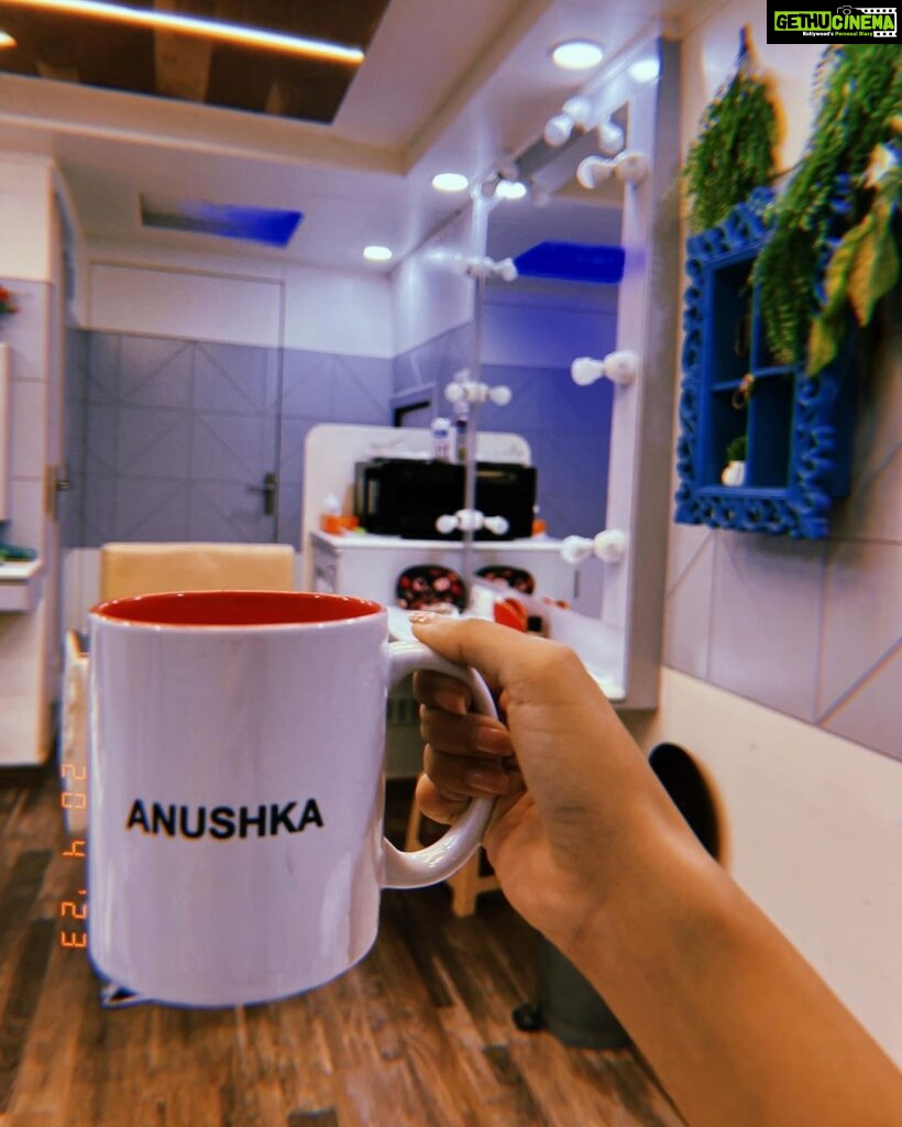 Anushka Sen Instagram - today’s vibe 👽