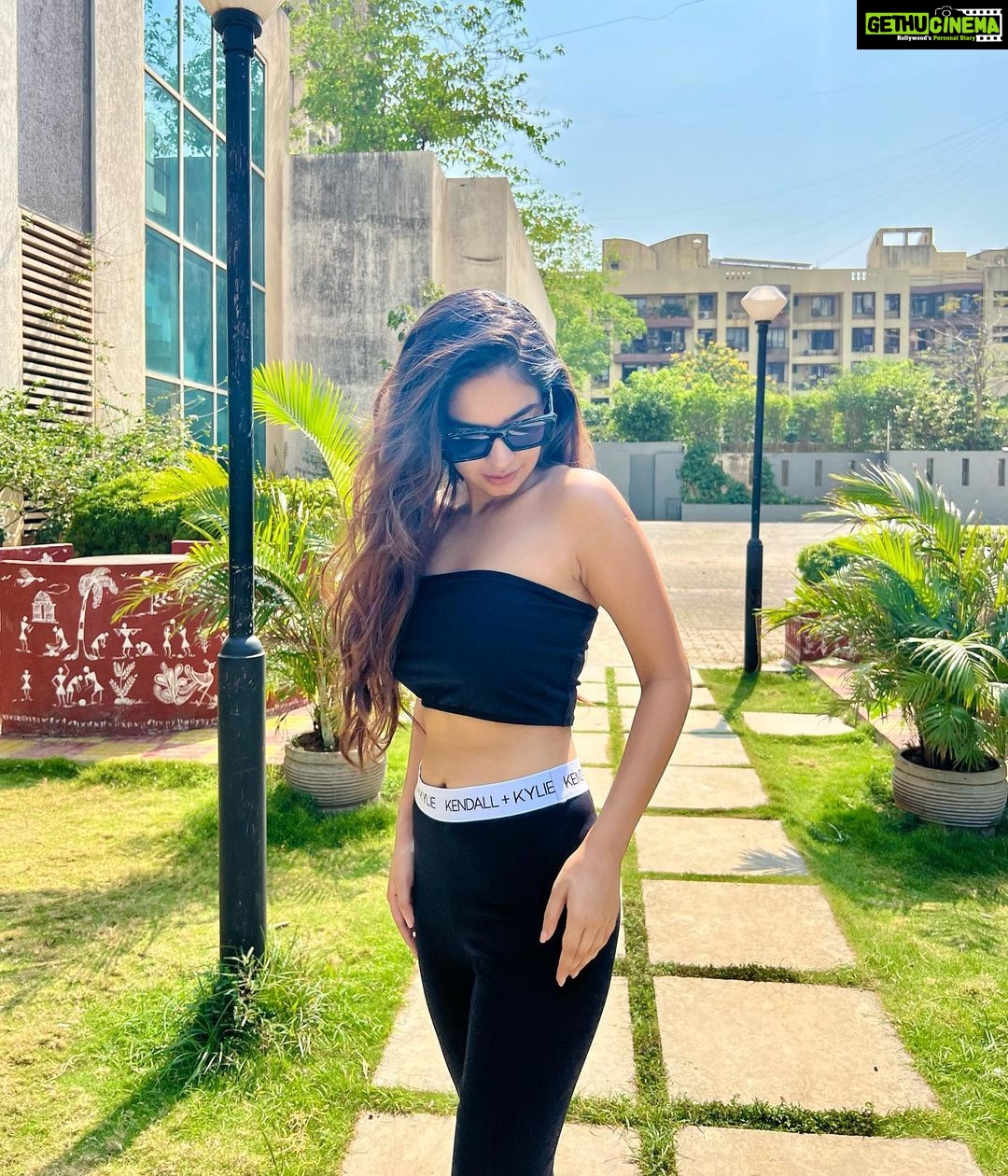 Anushka Sen Instagram - 🥳ðŸ¤ðŸ‘»ðŸ¦¦ðŸ’ƒ
