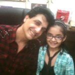 Anushka Sen Instagram - I met Shiamak sir, my dance guru after almost 13 years, my career started with doing a music video and advertisement as a JDC student in SDIPA, and now I’ve been an actor since then, and yesterday sir you gave me so many blessings and wishes, it’s such a surreal moment for me. You are such a wonderful guru, such a genuine and amazing human being , so proud to be your student, once a SDIPA student always an SDIPA student 🧿✨ @shiamakofficial 🙏