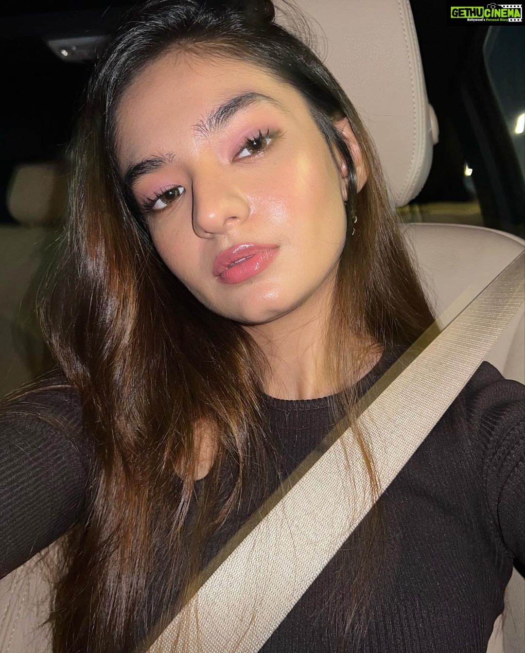 Anushka Sen Instagram - Sen ki Selfies 🤭💁♀️💕