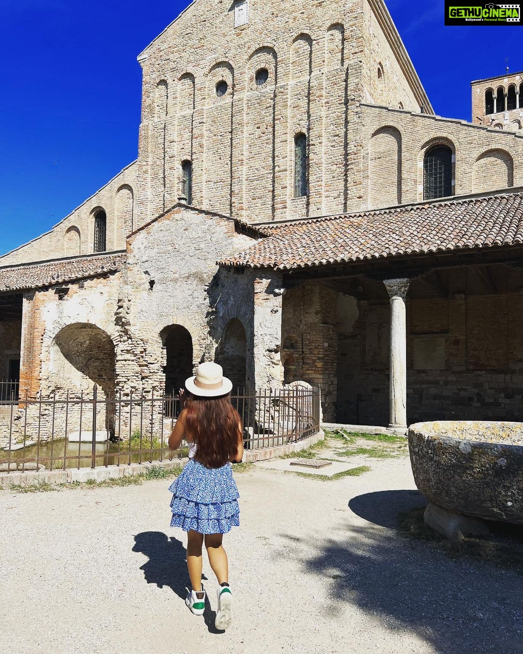 Anushka Sen Instagram - missing Venice ☀️🦦💕🧁🦋 Venice, Italy