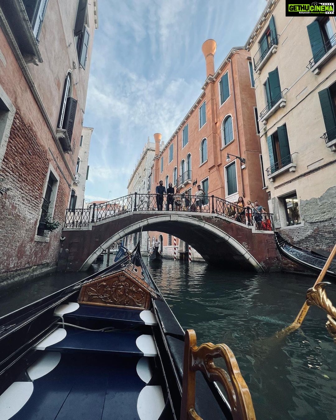 Anushka Sen Instagram - missing Venice ☀️🦦💕🧁🦋 Venice, Italy