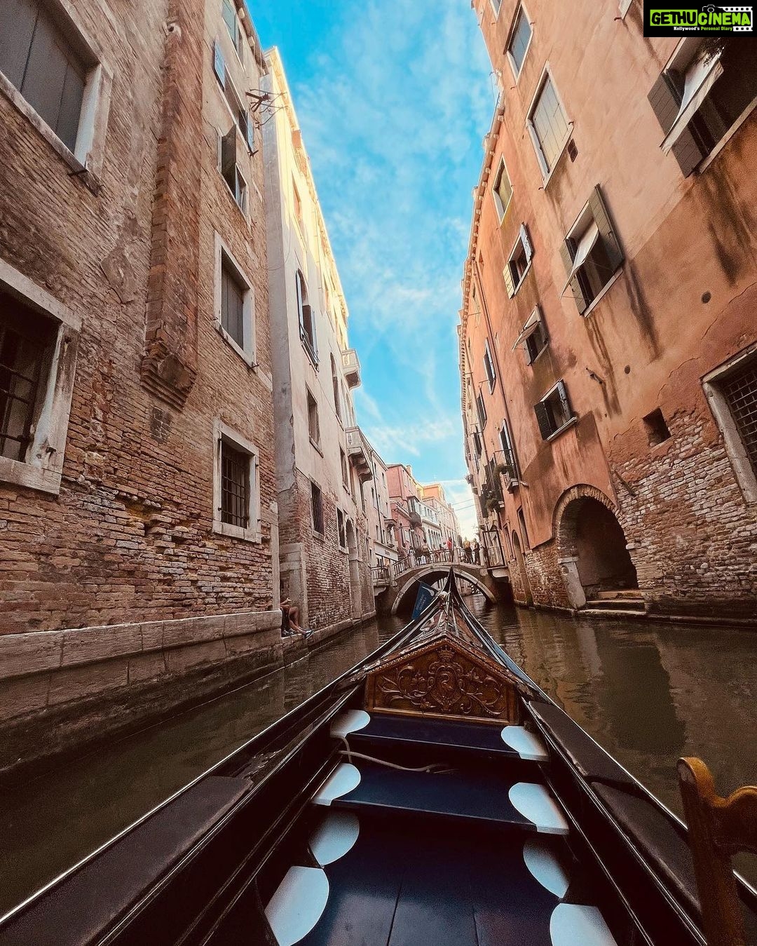Anushka Sen Instagram - missing Venice ☀️🦦💕🧁🦋 Venice, Italy
