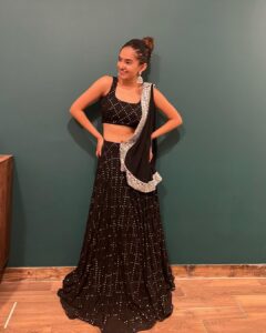 Anushka Sen Instagram - desi 🖤✨ . Styled by @stylingbyvictor @sohail__mughal___