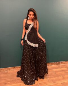 Anushka Sen Instagram - desi 🖤✨ . Styled by @stylingbyvictor @sohail__mughal___