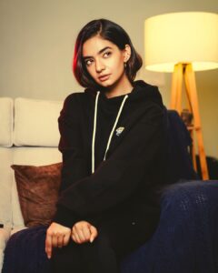 Anushka Sen Instagram - 🦦