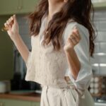 Anushka Sharma Instagram - I’m often asked what’s my favourite food option 🤔 I believe healthy food can be tasty too and I’m all up for delicious and healthy eats! Presenting Millé @millesupergrain, my second brand with Wholsum Foods. It’s the perfect blend of supergrain nutrition and incredible flavors. Millé can be your go to food partner because it’s packed with the goodness of high fiber, plant protein from millets, lentils, and legumes. 💪🌱 So now you know what’s my favourite! 💁🏻‍♀️ #HelloMille #MorePowerToYourMeals #HealthyLifestyle #HighProtein #GlutenFree #EasyToLoveGrains #InternationalYearOfMillets
