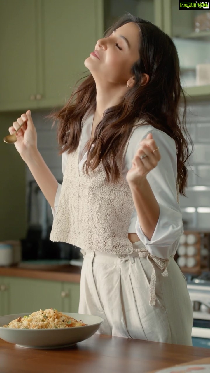 Anushka Sharma Instagram - I’m often asked what’s my favourite food option 🤔 I believe healthy food can be tasty too and I’m all up for delicious and healthy eats! Presenting Millé @millesupergrain, my second brand with Wholsum Foods. It’s the perfect blend of supergrain nutrition and incredible flavors. Millé can be your go to food partner because it’s packed with the goodness of high fiber, plant protein from millets, lentils, and legumes. 💪🌱 So now you know what’s my favourite! 💁🏻♀️ #HelloMille #MorePowerToYourMeals #HealthyLifestyle #HighProtein #GlutenFree #EasyToLoveGrains #InternationalYearOfMillets