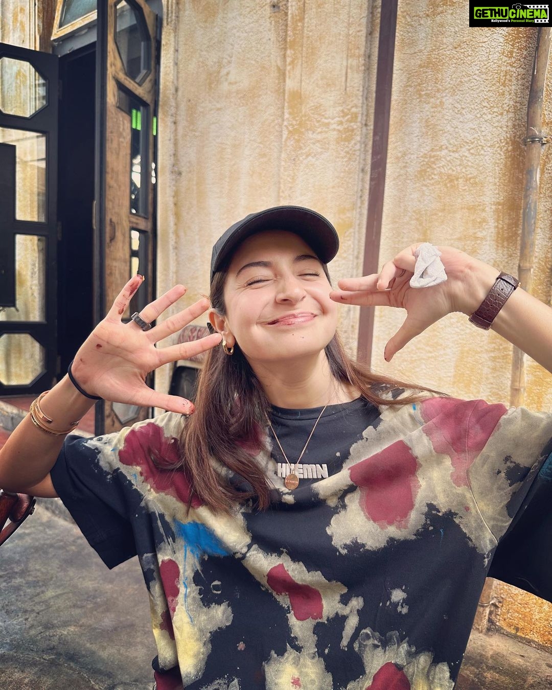 Anushka Sharma Instagram - Croissant high ✌️