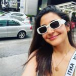 Anushka Sharma Instagram - Didn’t do much on this short work trip to Bangkok so here’s my selfies with one of the most talked about things in Bangkok - Traffic! ✌️