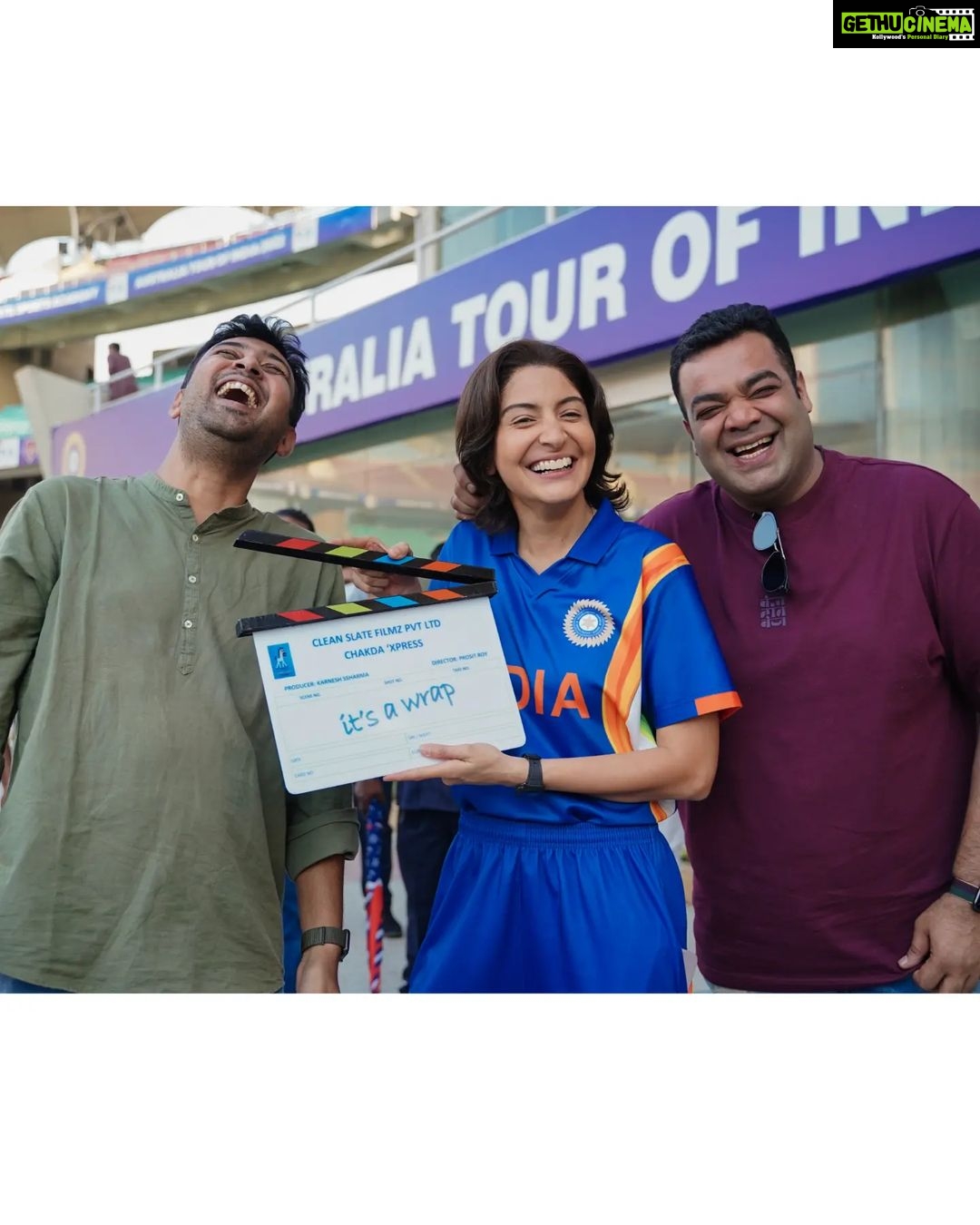 Anushka Sharma Instagram - Itβs a wrap on #ChakdaXpress and thank you @JhulanGoswami for the final clap to bring an end to the shoot! ππ¬π #ComingSoon #ChakdaXpressOnNetflix @netflix_in @renukash710 @official_mahesh_thakur @anshul14chauhan @officialcsfilms @kans26 @prositroy @pratik8shah #TusharKantiRay @abhishek_baner_jee @anishjohn83 @nikhelg9 @saurabhma @rajneesh5258 @lifaafa_ @veerakapuree @narenandbenedict @anti.casting @ankitmalik3 @nikitashak @tamalsen @ze_iyer #akshatverma @manasmittal