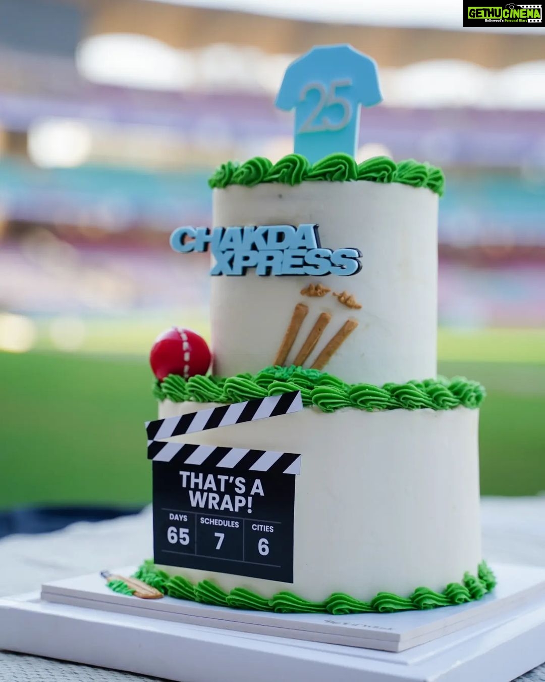 Anushka Sharma Instagram - Itβs a wrap on #ChakdaXpress and thank you @JhulanGoswami for the final clap to bring an end to the shoot! ππ¬π #ComingSoon #ChakdaXpressOnNetflix @netflix_in @renukash710 @official_mahesh_thakur @anshul14chauhan @officialcsfilms @kans26 @prositroy @pratik8shah #TusharKantiRay @abhishek_baner_jee @anishjohn83 @nikhelg9 @saurabhma @rajneesh5258 @lifaafa_ @veerakapuree @narenandbenedict @anti.casting @ankitmalik3 @nikitashak @tamalsen @ze_iyer #akshatverma @manasmittal