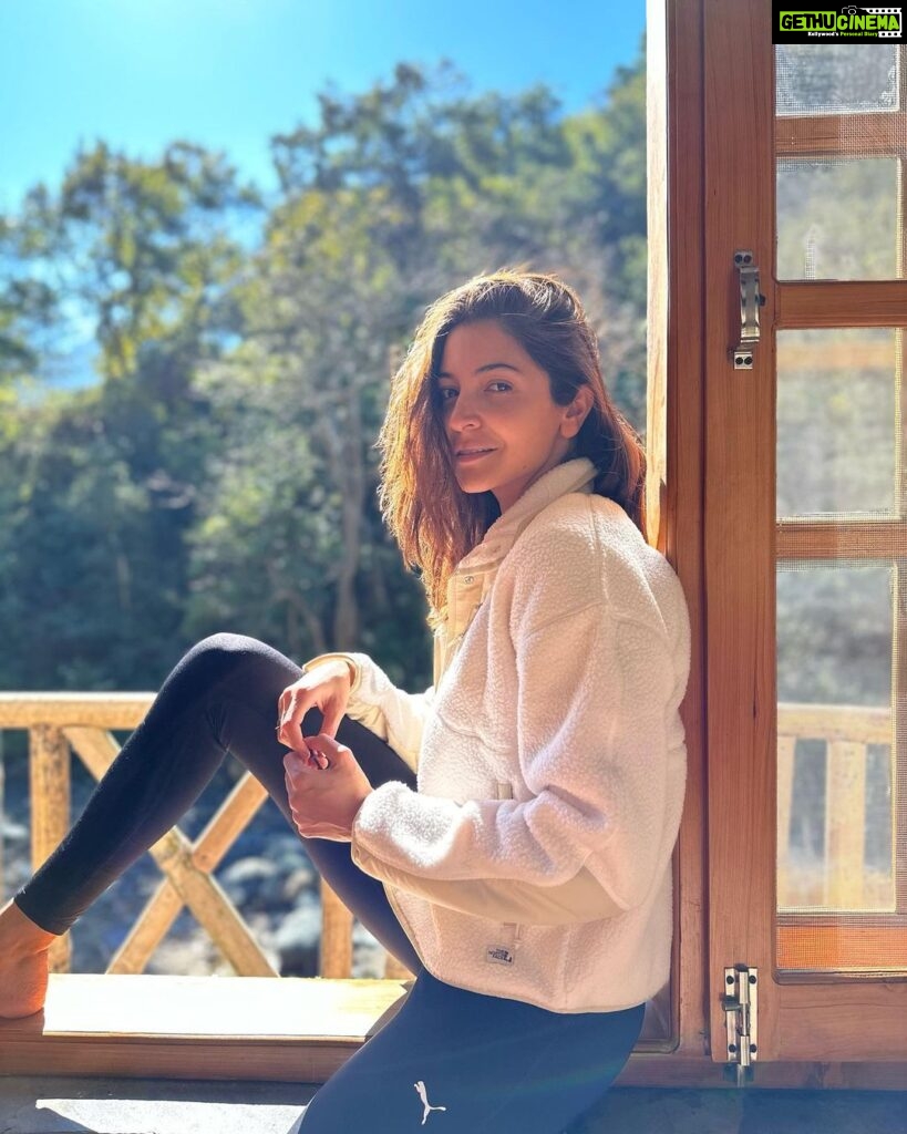 Anushka Sharma Instagram - I miss the mountains and I hope they miss me too 💕🏔️