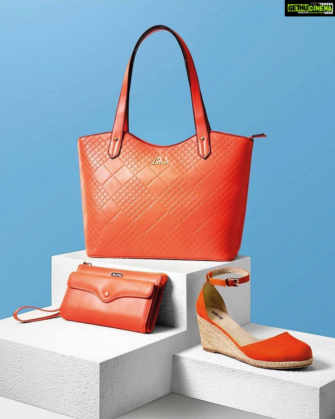 Anushka Sharma Instagram - Bag overload? Nah, just having the best of time with these gorgeous @lavieworld bags! Shop the hottest collection on @myntra only during #MyntraEndOfReasonSale . #lavieworld #laviexAnushka #fickleisfun #lavieenrose #MyntraEndOfReasonSale #sale #handbag #ad